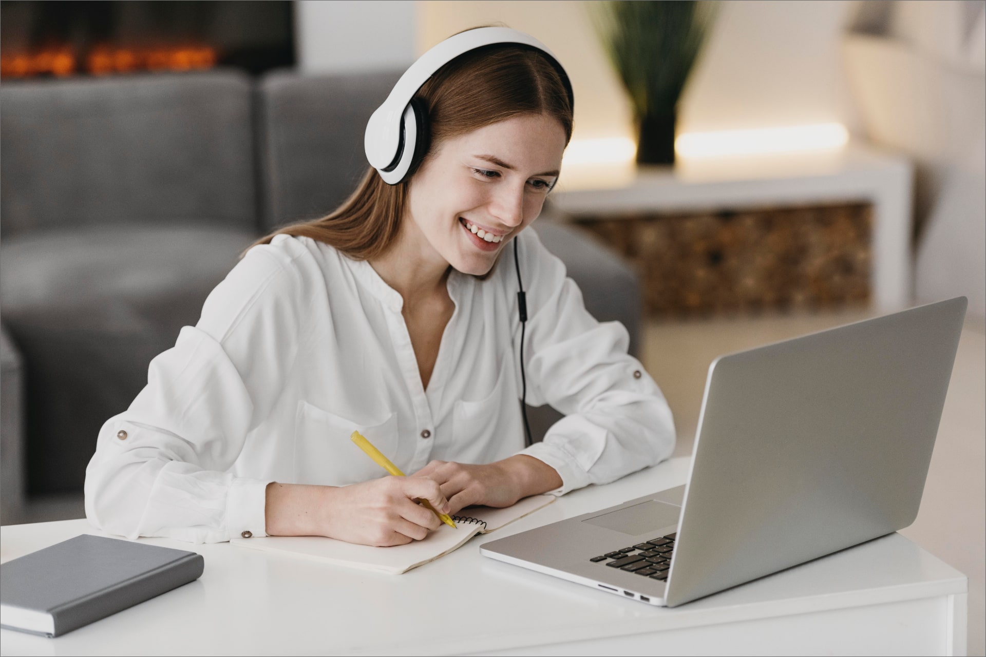 teacher-talking-with-her-students-online-min.jpg